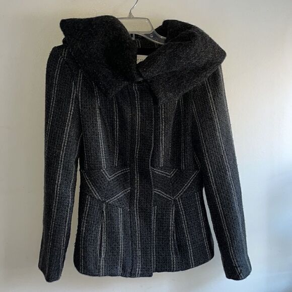 BEAUTIFUL WOMEN’S SIZE MEDIUM ZARA BASIC SHORT WOOL COAT W/WRAP COLLAR - Picture 4 of 14